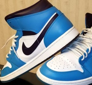 SOLD Nike Air Jordan 1 Mid "Hornets" Men's Size 11.5 Blue Lagoon/Purple